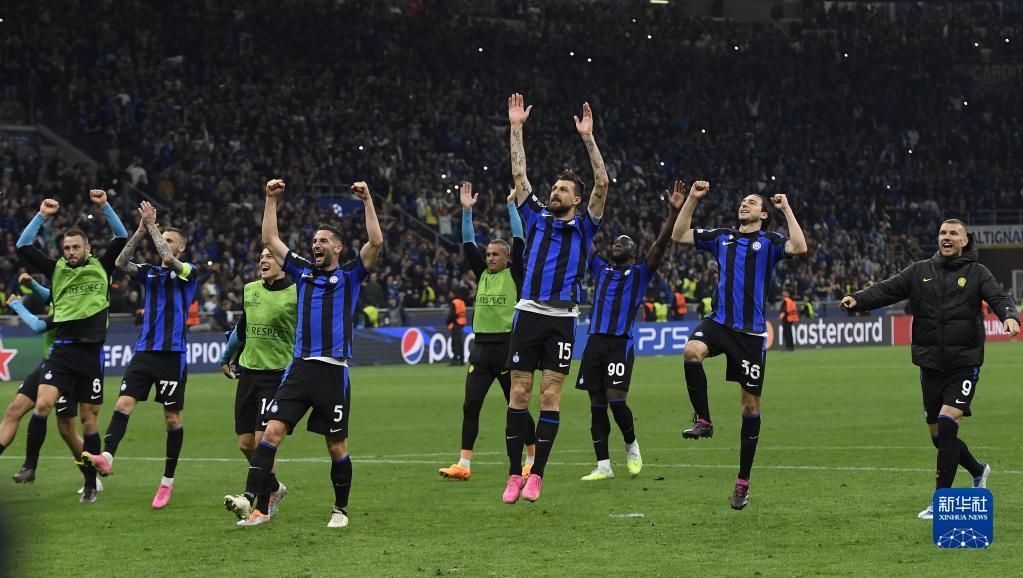 阿斯：皇马不会强行引入中场球员，勉强补强不如维持现有阵容