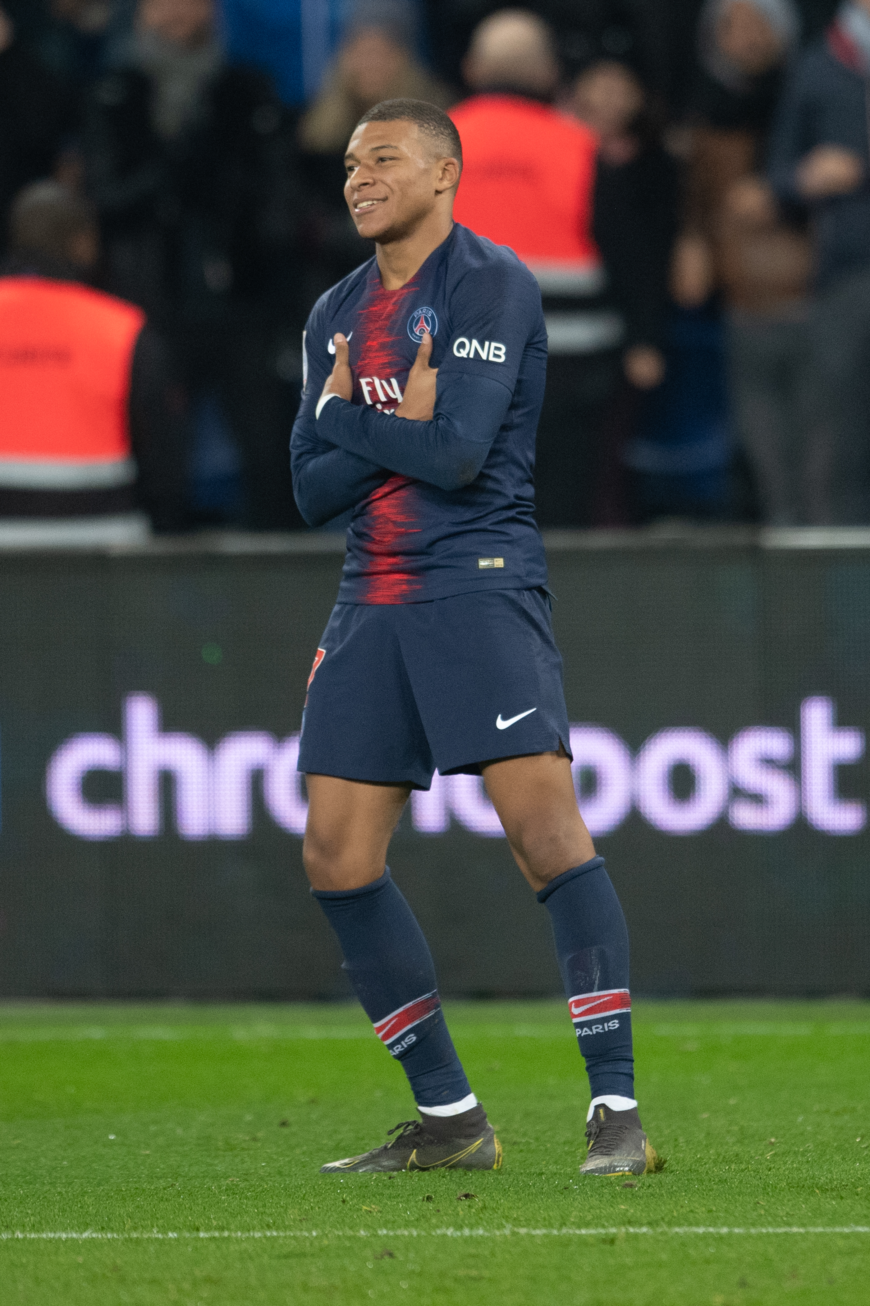 外媒：马拉多纳的宝马i8进行拍卖，起拍价1万欧元