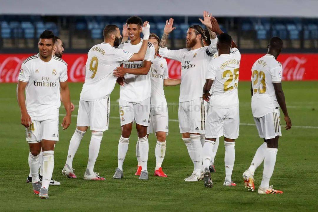 冬窗转会市场：罗马锁定齐尔克泽与法比奥·席尔瓦，能否逆袭重回巅峰？