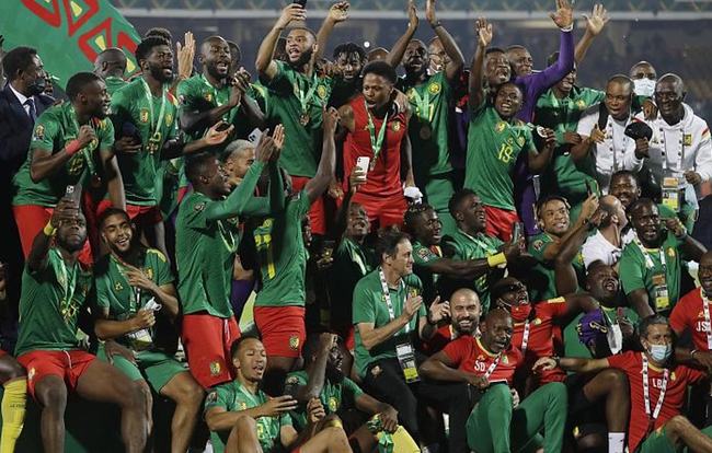 詹姆斯：艾顿承担了约80%的挡拆掩护，是进攻的重要力量