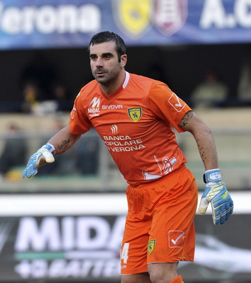 篮球勇士球星连中五记三分引全场欢呼